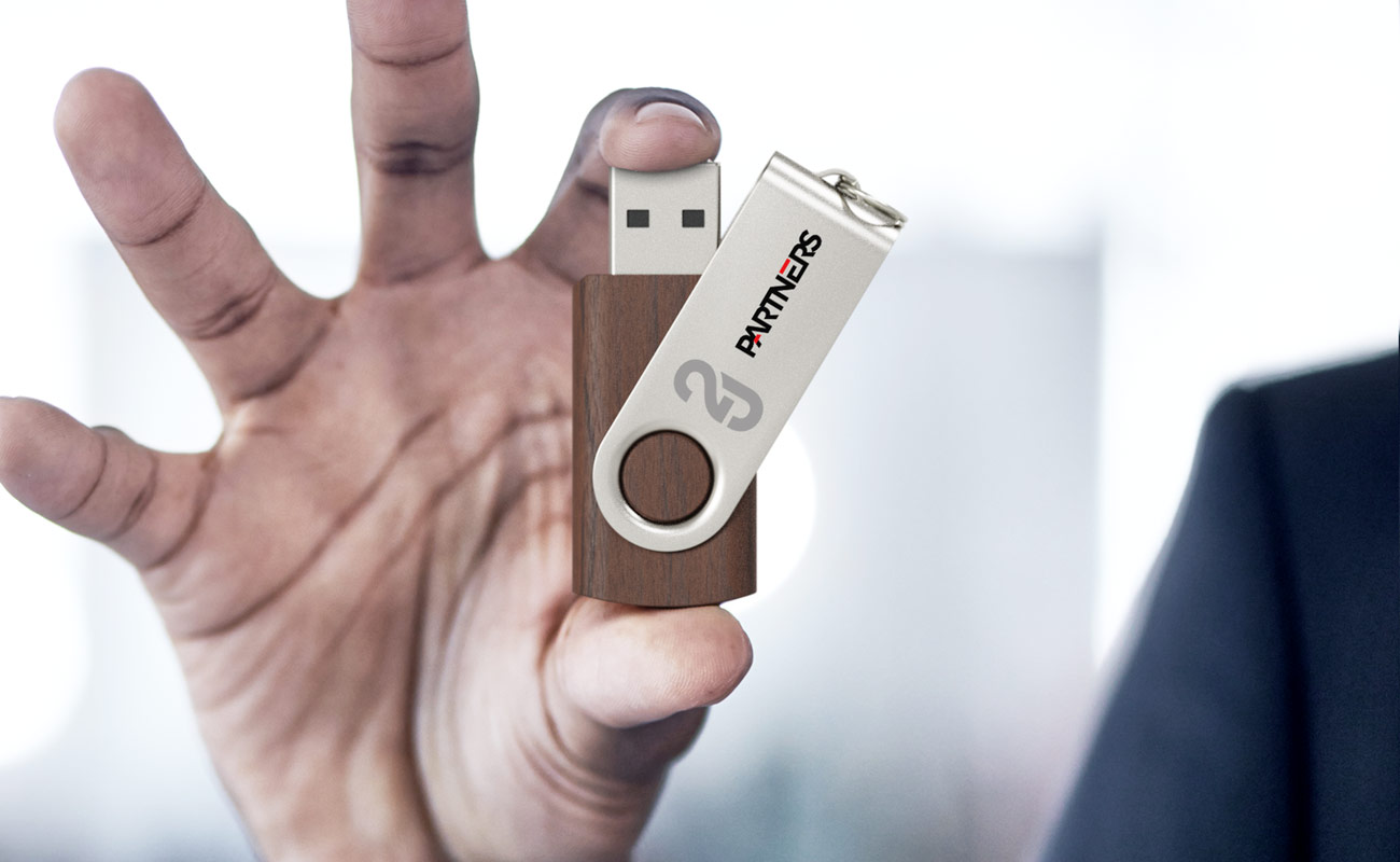 Twister Wood - USB Minne i Trä Med Lasergravyr gallery thumbnail